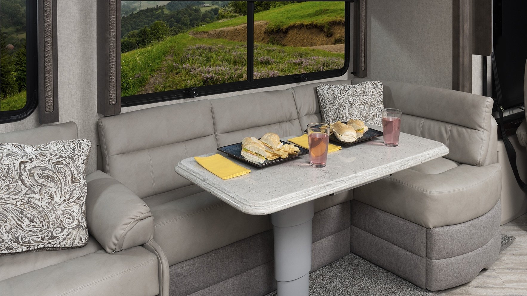 2 PA LXE 38 N mainshot Granite Cliff 7815 table