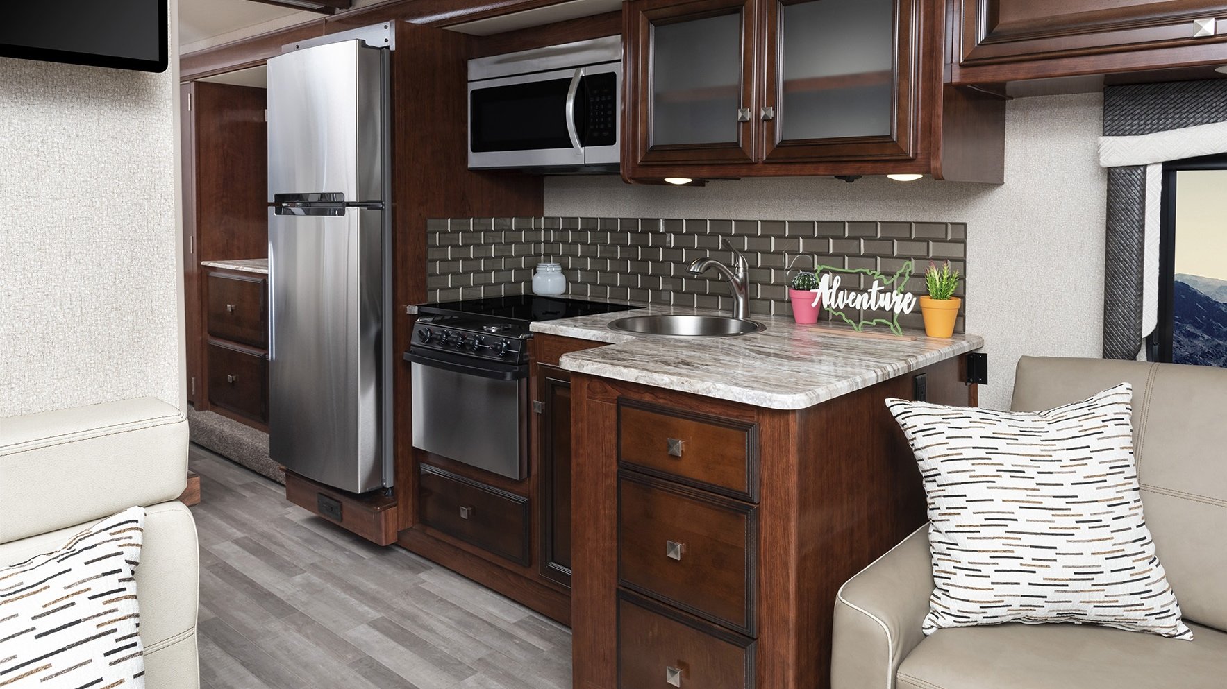 Kitchen 29 M Flair frenchtoast cherry 1427 MY19