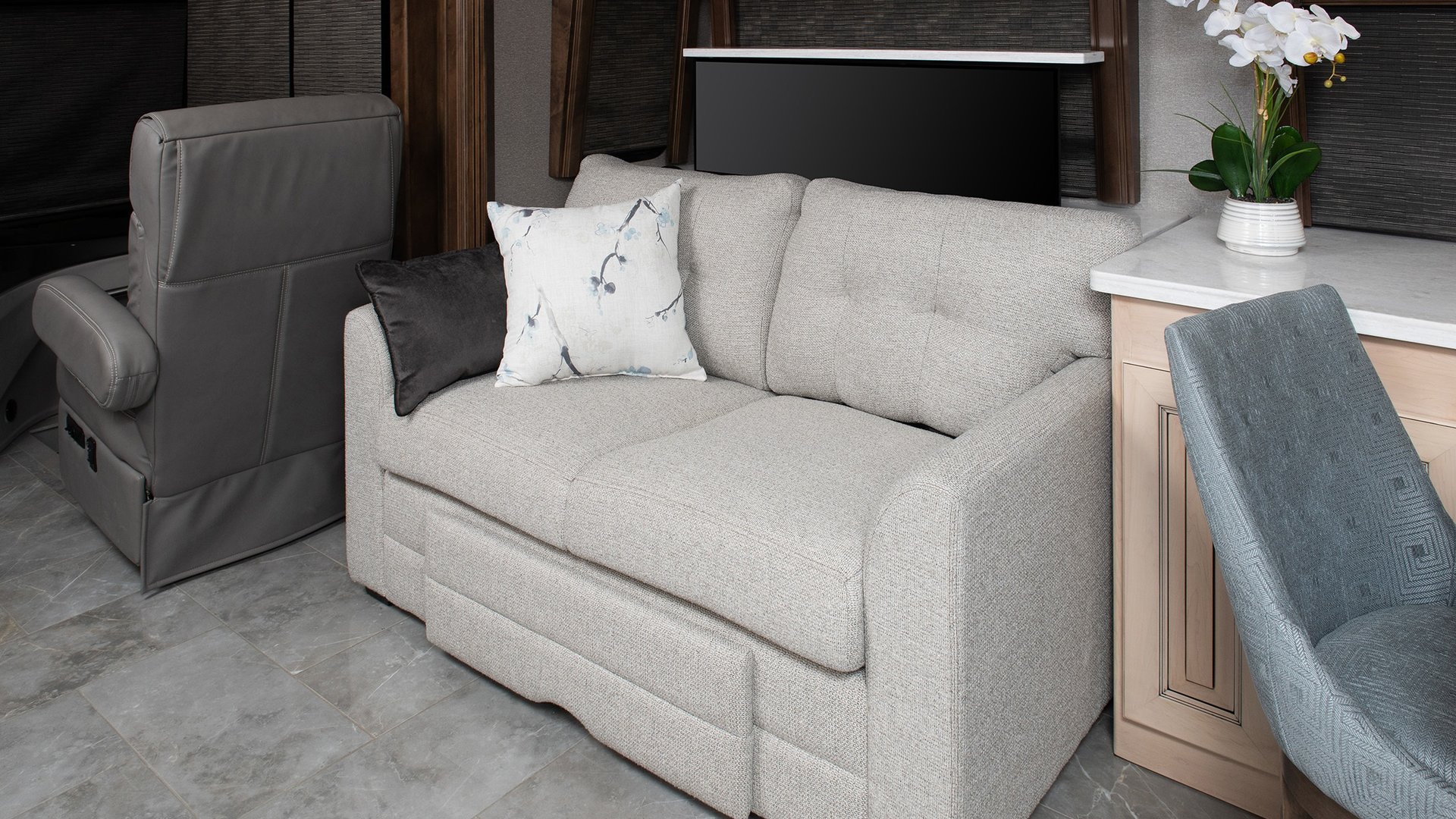 3 sofa seaglass REV42 Q cogn VINT91 2