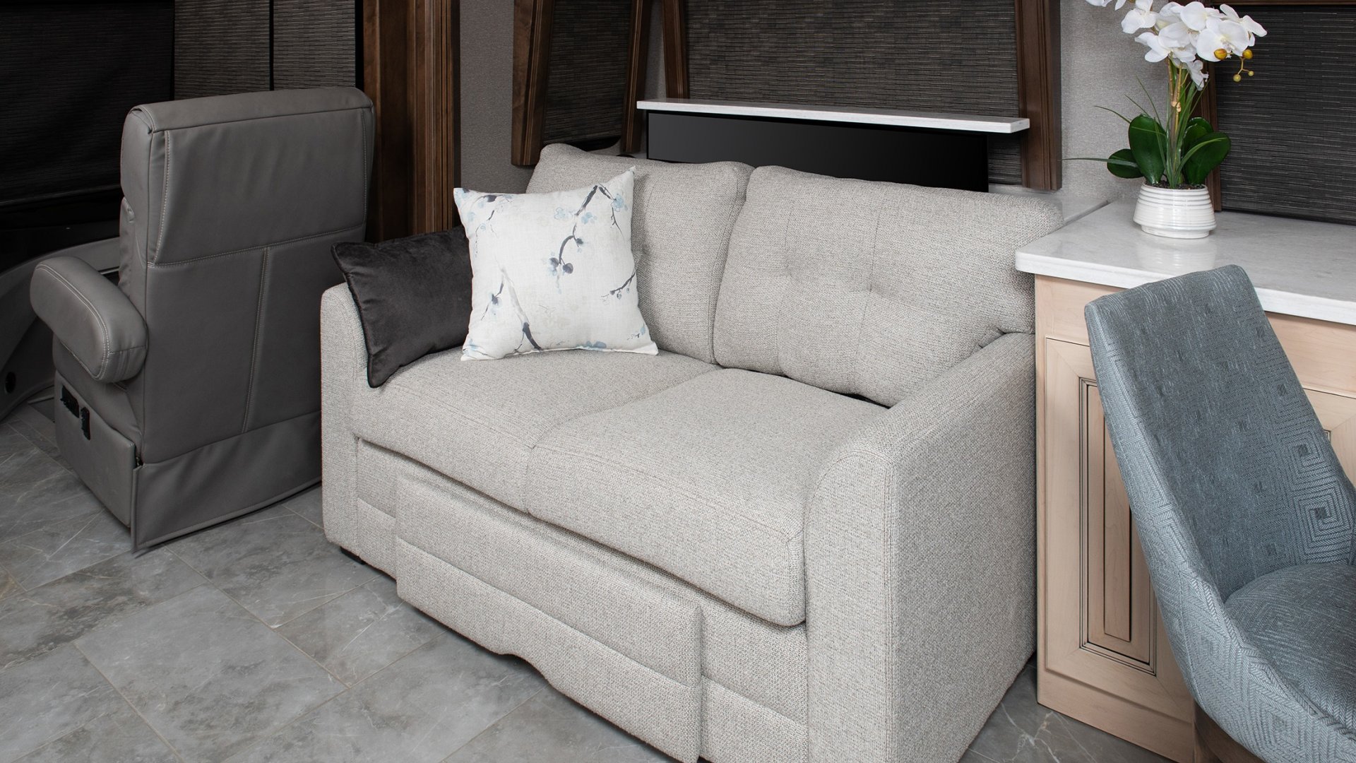 American Revolution shown in Seaglass interior decor with Vintage Linen & Congac cabinetry