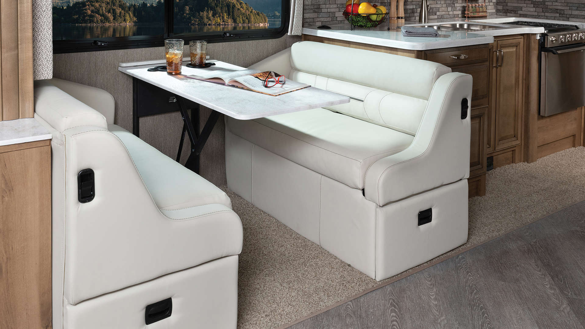 2 Dinette 35 P Vacationer Waterfront nutmeg MY21