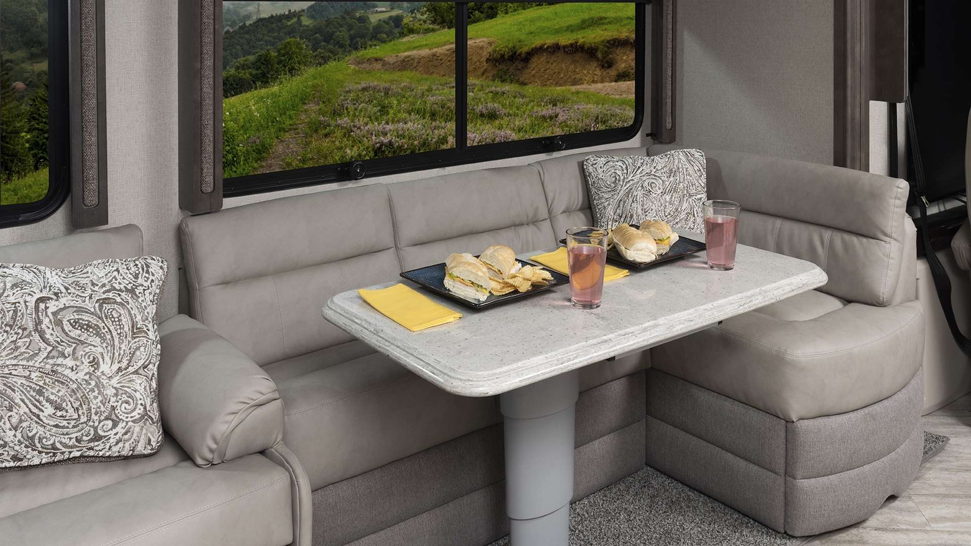 2 PA LXE 38 N mainshot Granite Cliff 7815 table