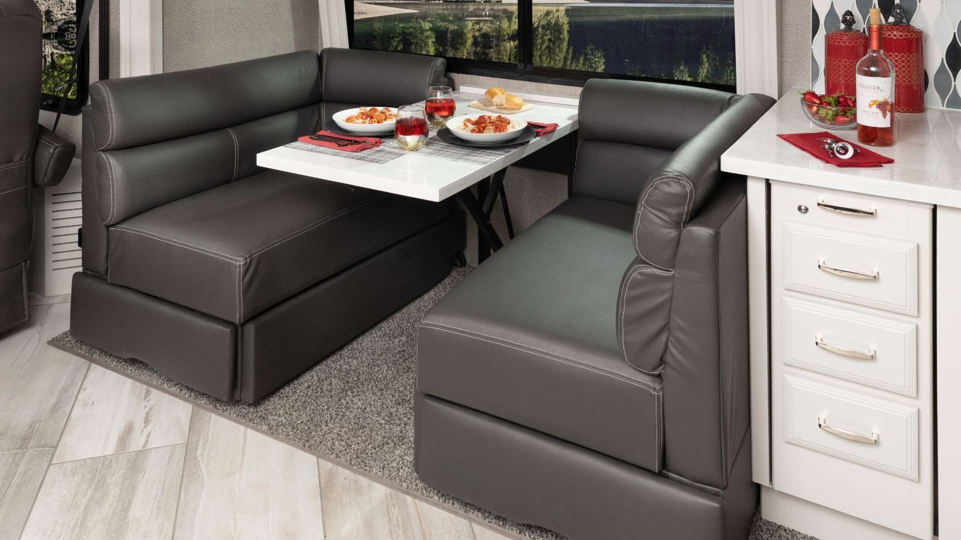 3 dinette Disc38 F Ride Taupe Heritage MY21 1068