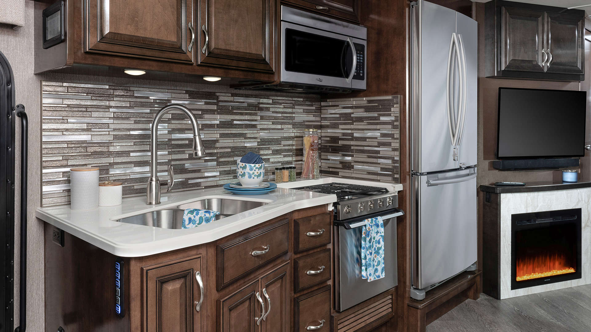 Bounder 35K Oceanview décor with Oxford cabinetry