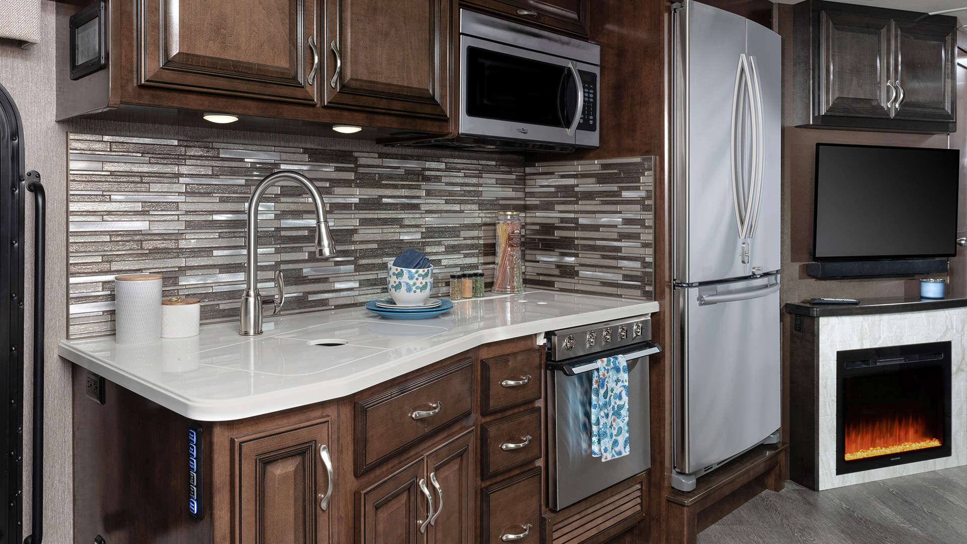 Bounder 35K Oceanview décor with Oxford cabinetry