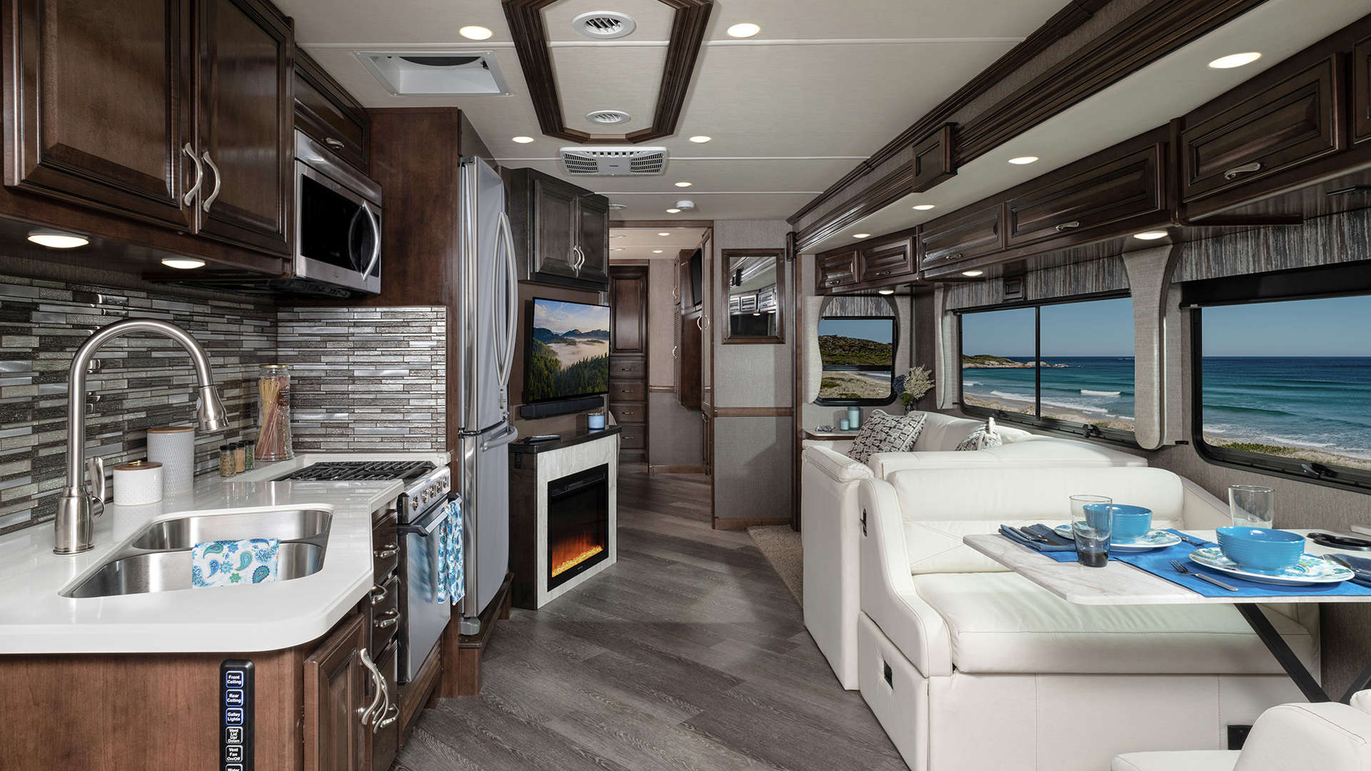 Bounder 35K Oceanview décor with Oxford cabinetry