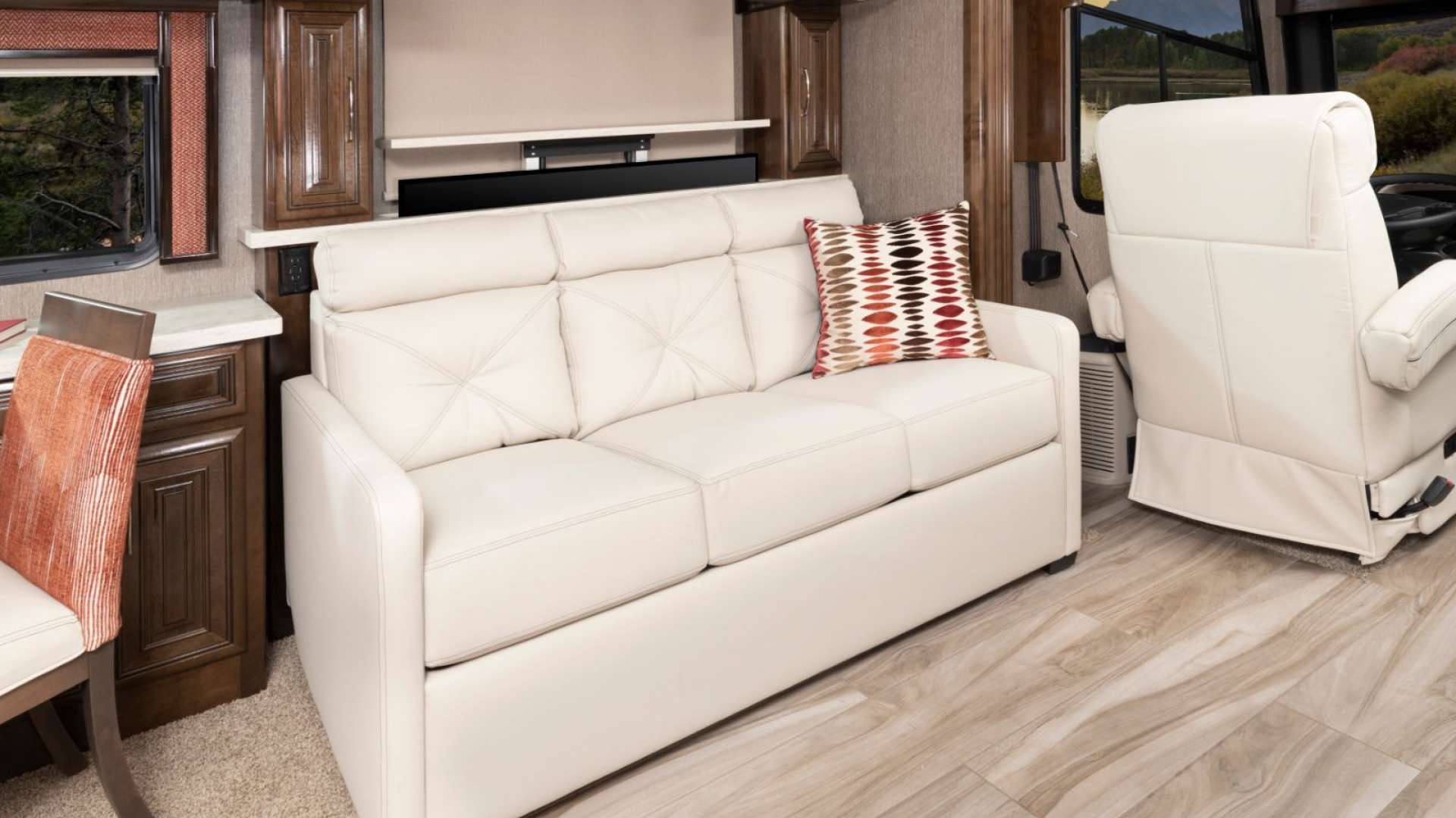 4 sofa Armada40 M Sonoma Amber MY21 8124 tv1
