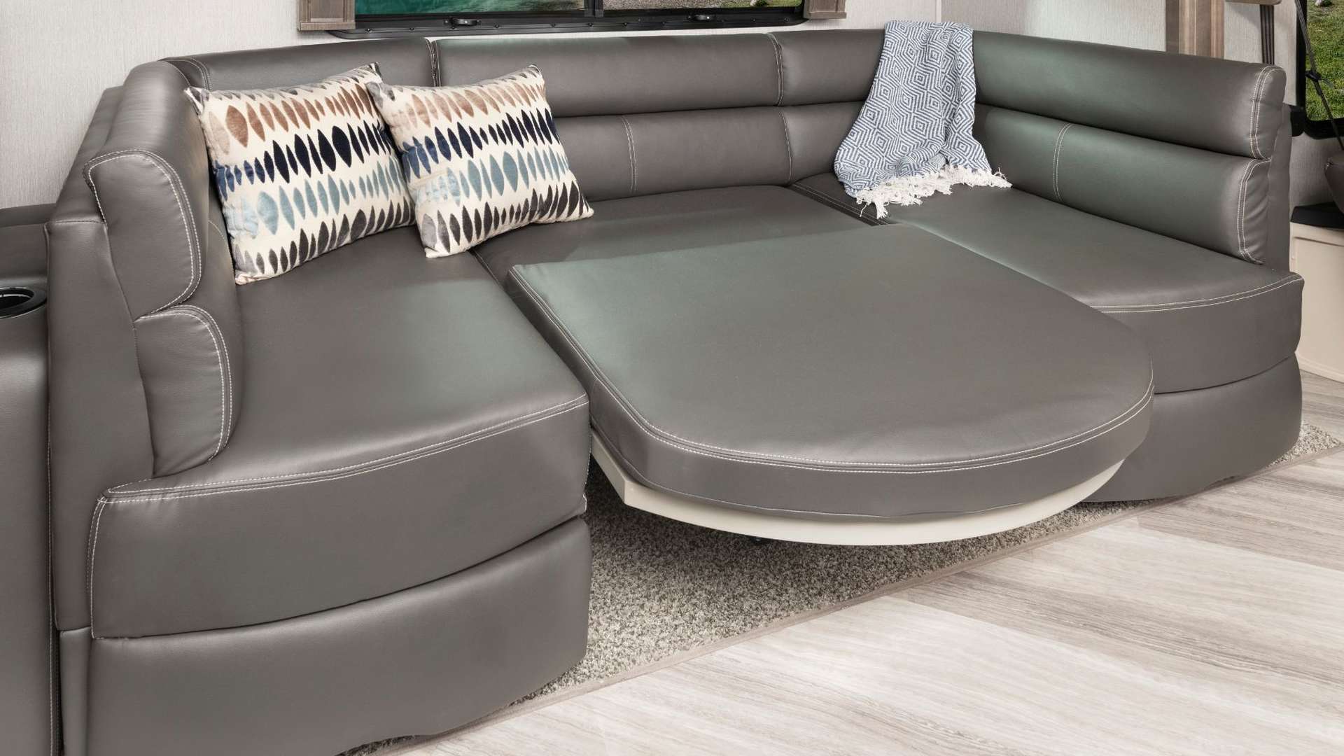 3 dinette Reflection WW Nav38 K MY21 1708 bed