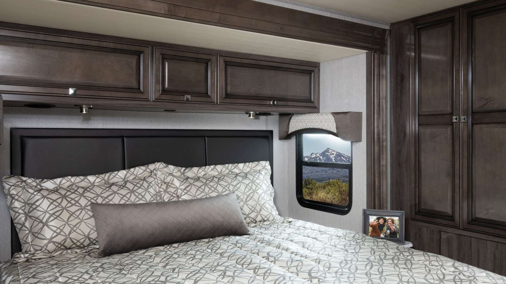 2 bed manhattan greystone32 RW 0950