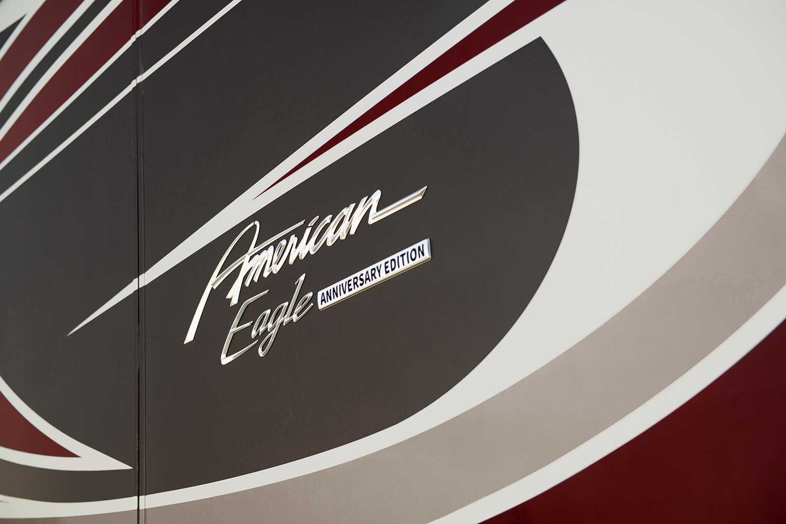 14 exterior Anniversary BADGING EAGLE 45 K MY21 0307