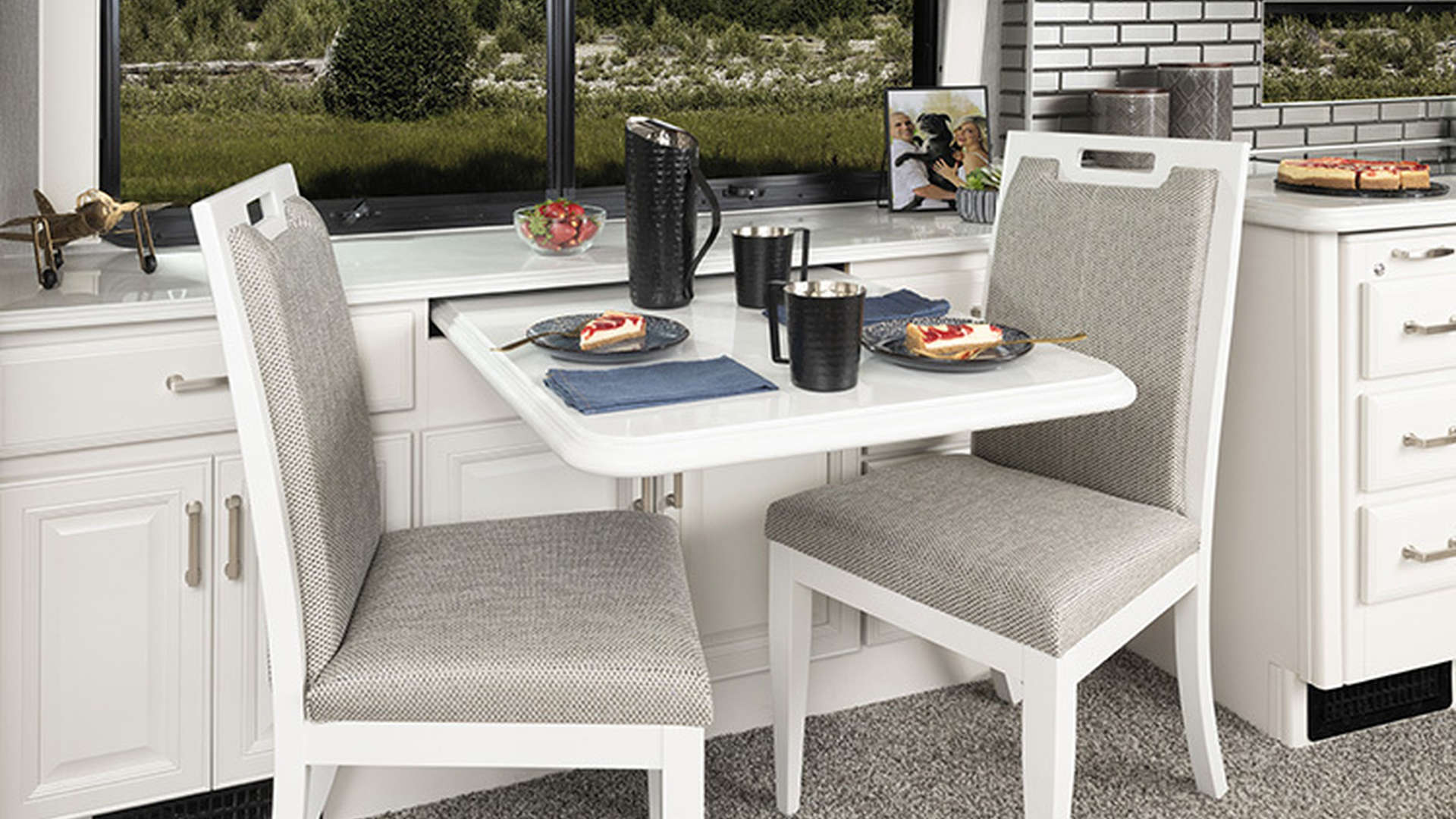 PACE ARROW LXE 38F Alloy Decor with Heritage Cabinetry