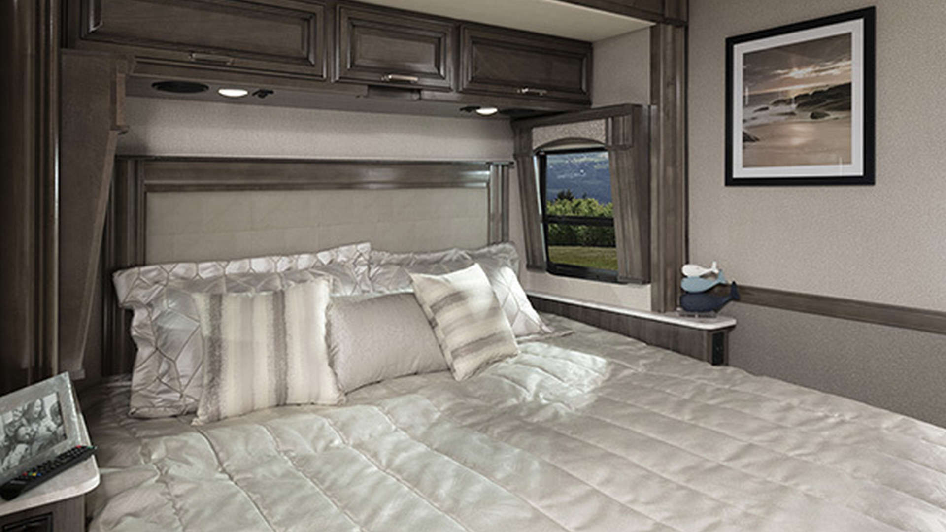 Southwind 35K Peppercorn Decor with Greystone Cabinetry