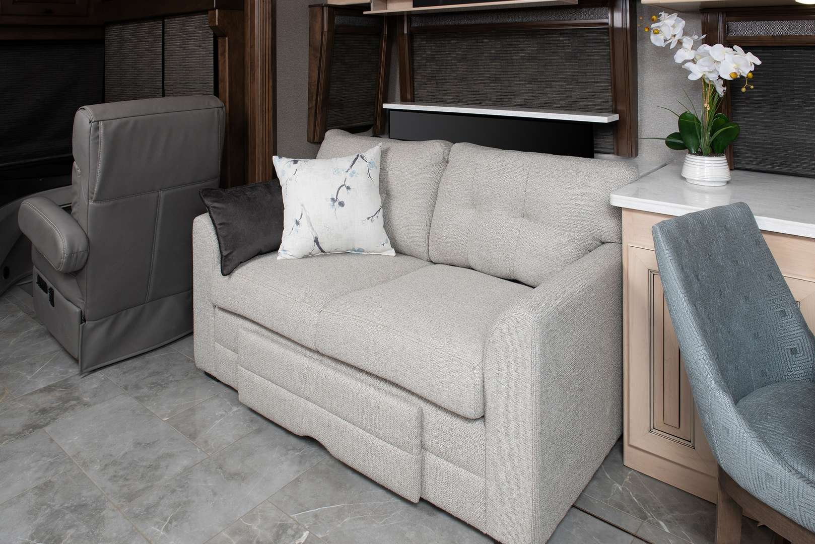 American Revolution shown in Seaglass interior decor with Vintage Linen & Congac cabinetry