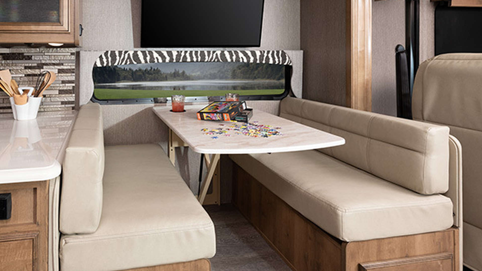 2 dinette33 HB Santorini Capwood Fortis MY26258 table