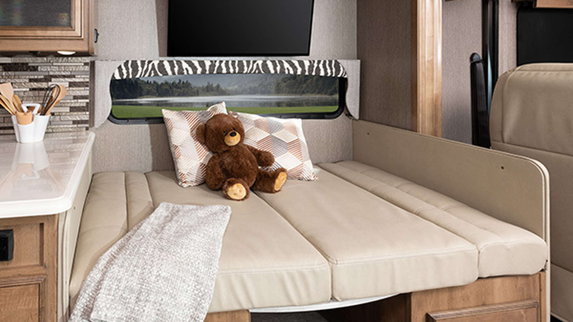 3 dinette33 HB Santorini Capwood Fortis MY26258 bed